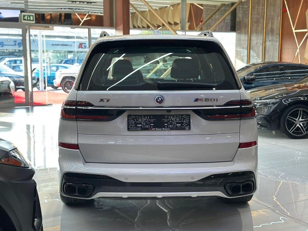 BMW X7 M50i xDriveM60i (6 Seats)