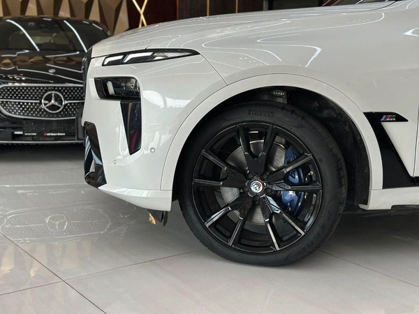 BMW X7 M50i xDriveM60i (6 Seats)