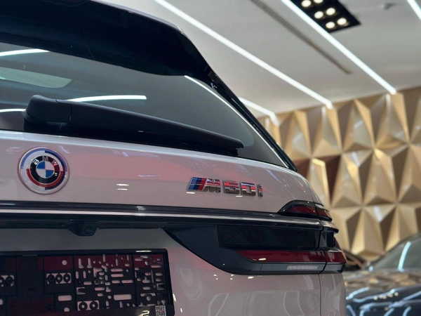 BMW X7 M50i xDriveM60i (6 Seats)