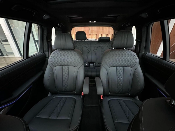 BMW X7 M50i xDriveM60i (6 Seats)