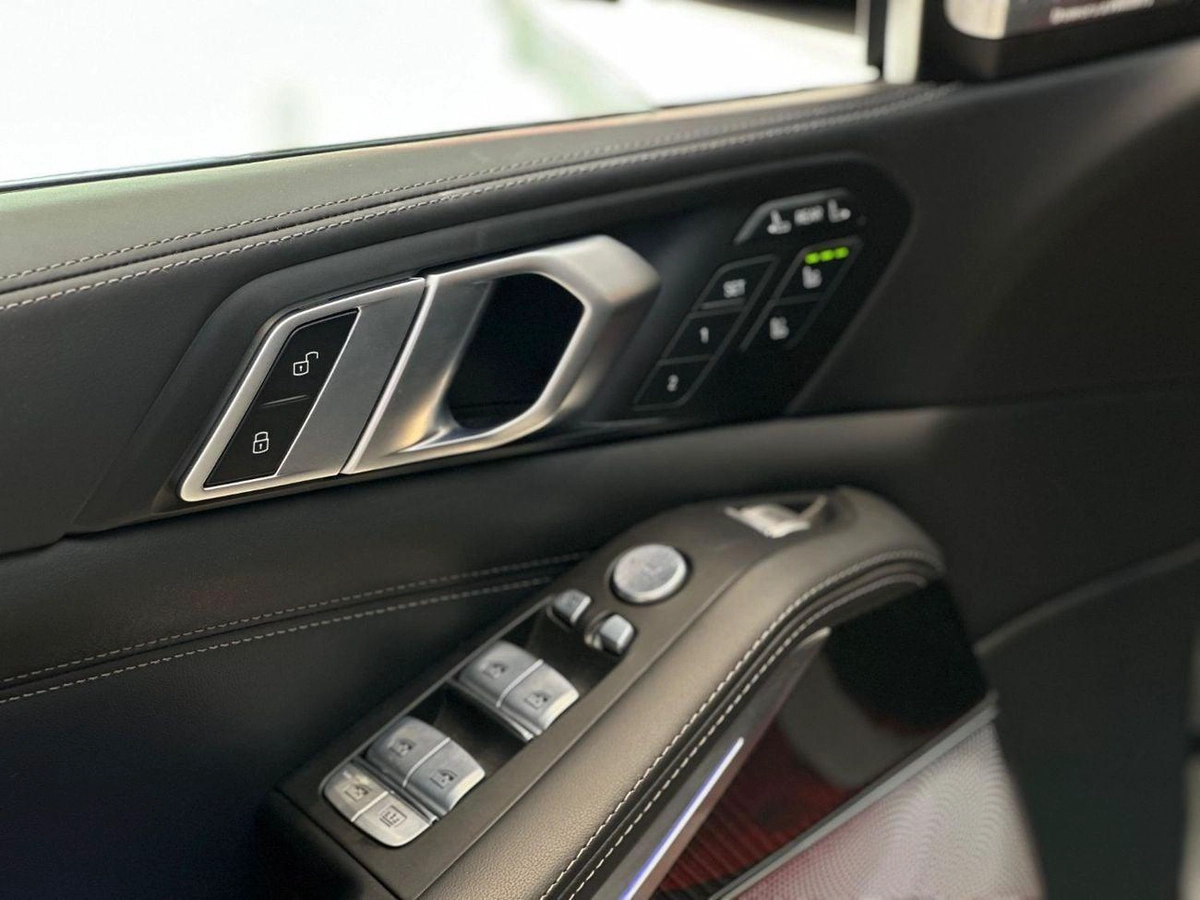 BMW X7 M50i xDriveM60i (6 Seats)-12-12