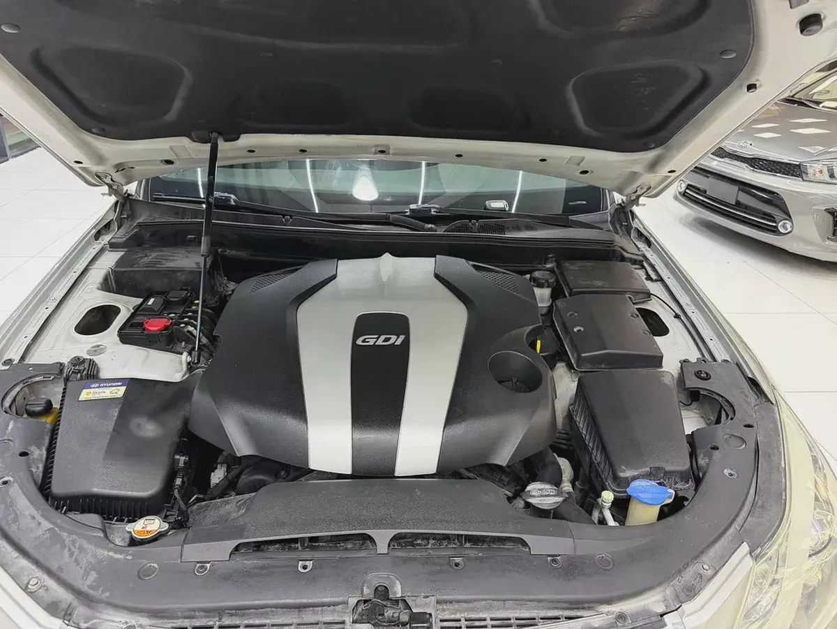 Hyundai Genesis Premium 2014 | GCC Specs | Pristine Condition-9-9