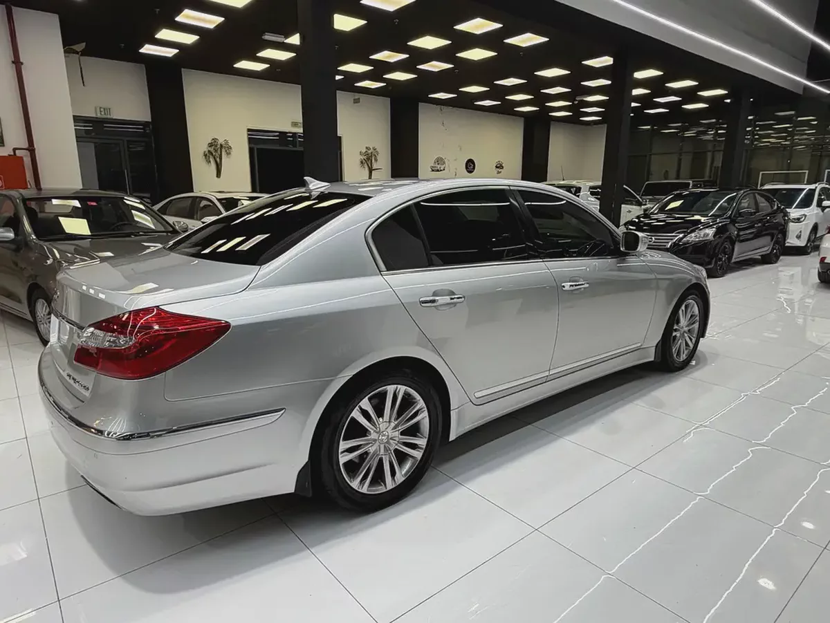 Hyundai Genesis Premium 2014 | GCC Specs | Pristine Condition-3-3
