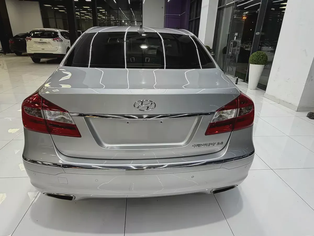 Hyundai Genesis Premium 2014 | GCC Specs | Pristine Condition-4-4