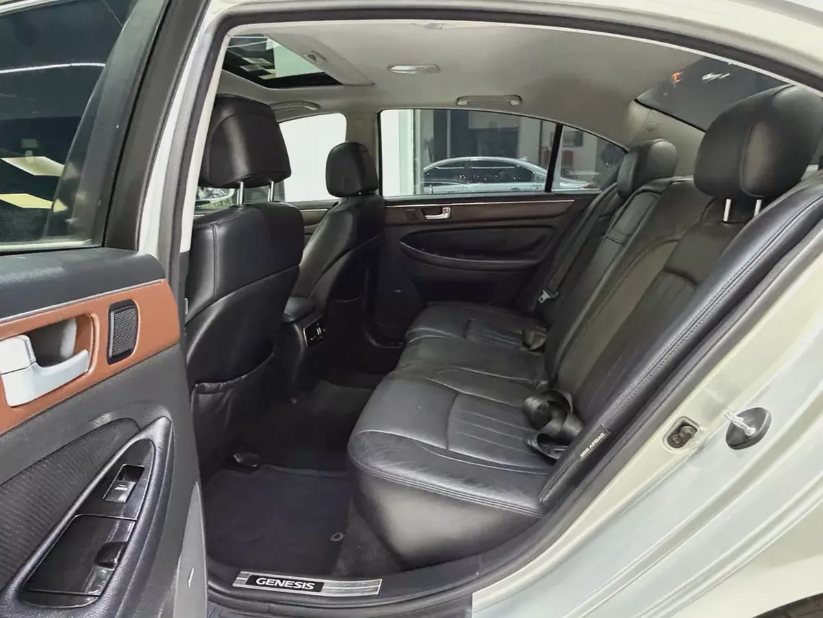 Hyundai Genesis Premium 2014 | GCC Specs | Pristine Condition-6-6
