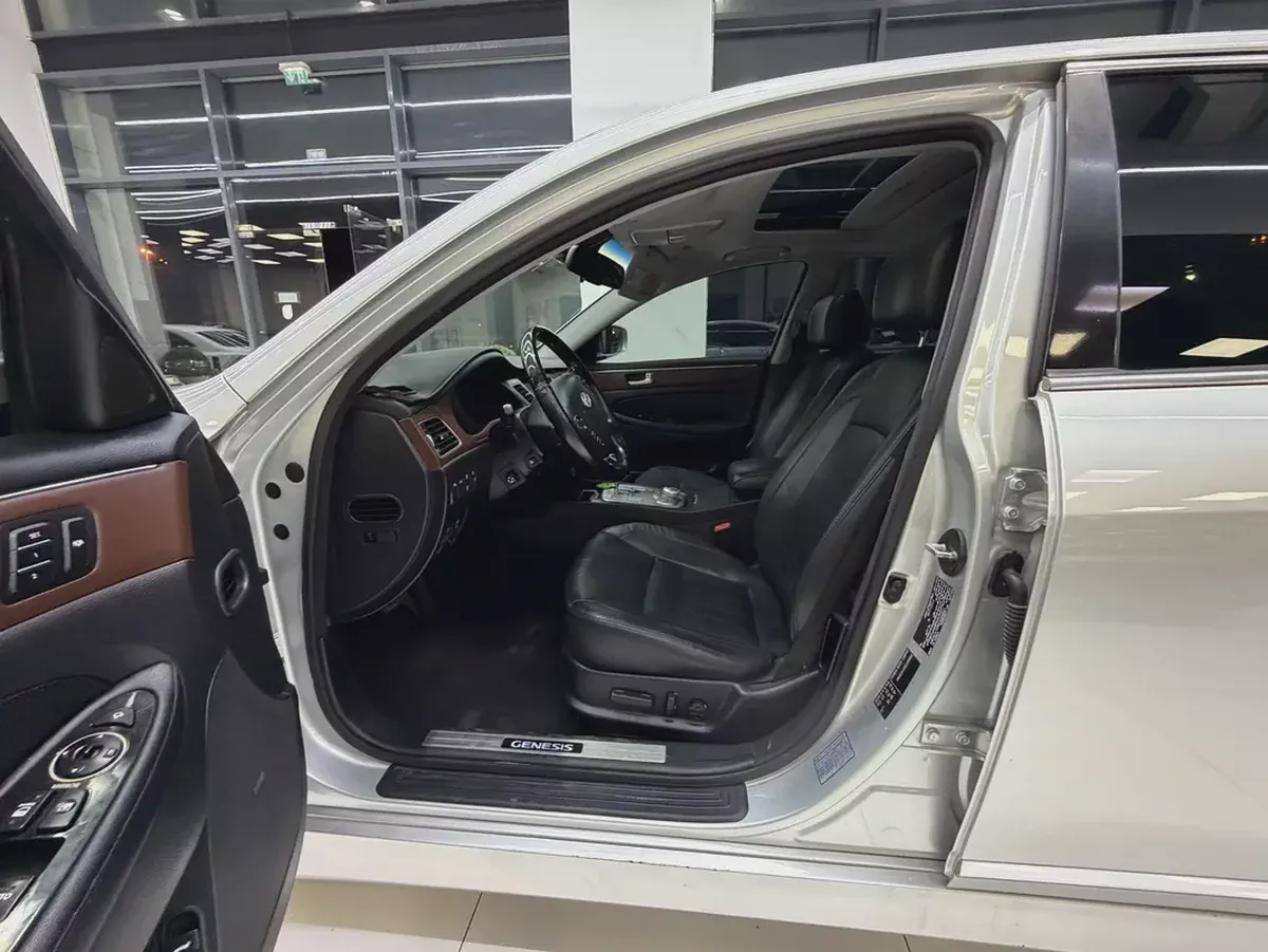 Hyundai Genesis Premium 2014 | GCC Specs | Pristine Condition-8-8