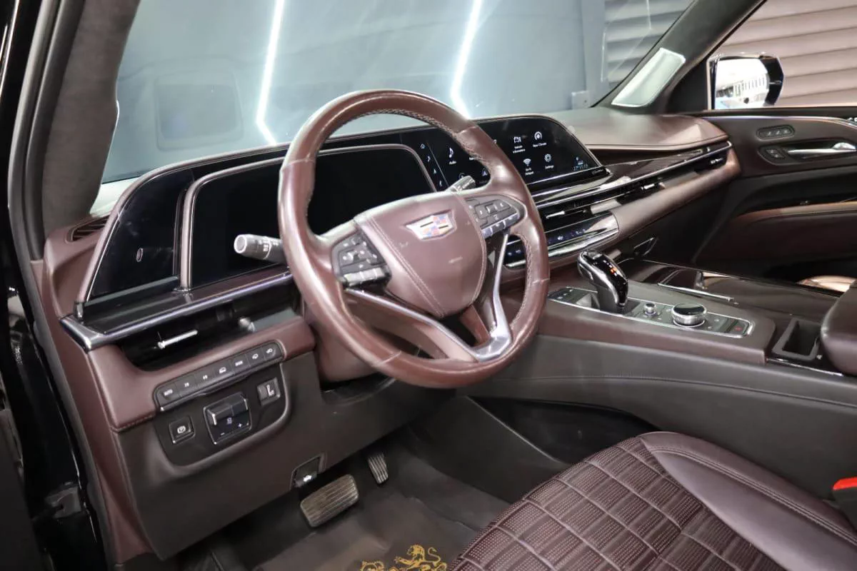 Cadillac Escalade Sport Platinum-4-4