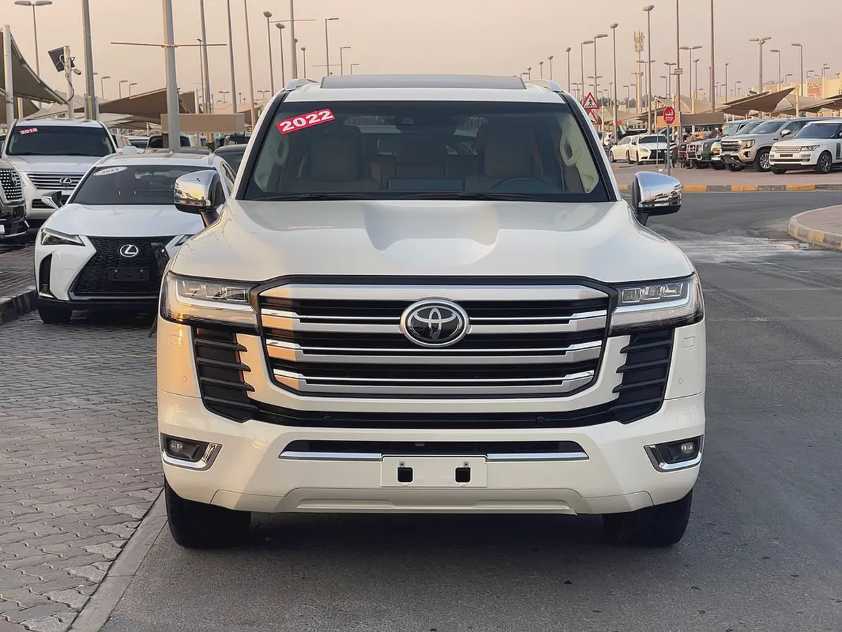 تويوتا لاند كلوزر 2022 ابيض VXR خليجي صبغ وكاله