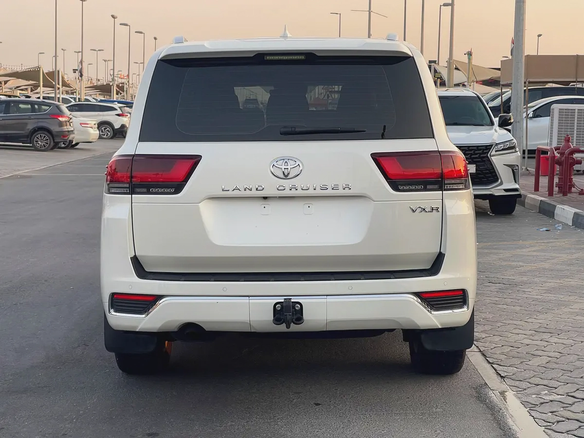 تويوتا لاند كلوزر 2022 ابيض VXR خليجي صبغ وكاله-4-4