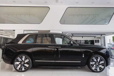 ROLLS-ROYCE CULLINAN | WARRANTY AVAILABLE PITSTOP 360AGMC | SILVER BADGE | BESPOKE TURQUOISE LEATHER-6