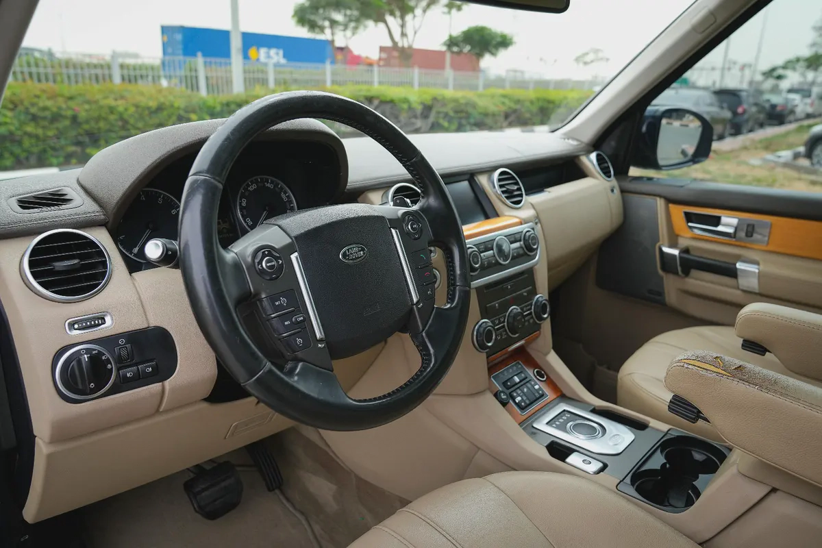 LAND ROVER LR4 HSE 2014!! GCC SPECS!! WELL MAINTAINED-4-4