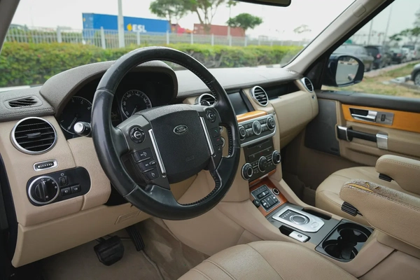 LAND ROVER LR4 HSE 2014!! GCC SPECS!! WELL MAINTAINED