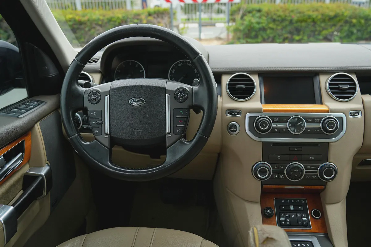 LAND ROVER LR4 HSE 2014!! GCC SPECS!! WELL MAINTAINED-5-5