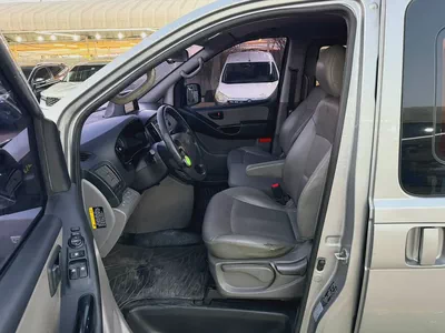 Hyundai Grand Starex 2017 GLS | Well Maintained | Korean Specs-5