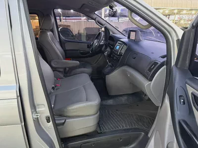Hyundai Grand Starex 2017 GLS | Well Maintained | Korean Specs-6