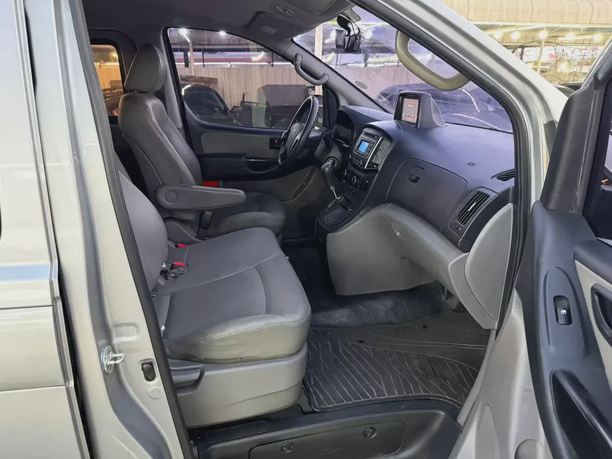 Hyundai Grand Starex 2017 GLS | Well Maintained | Korean Specs-6-6