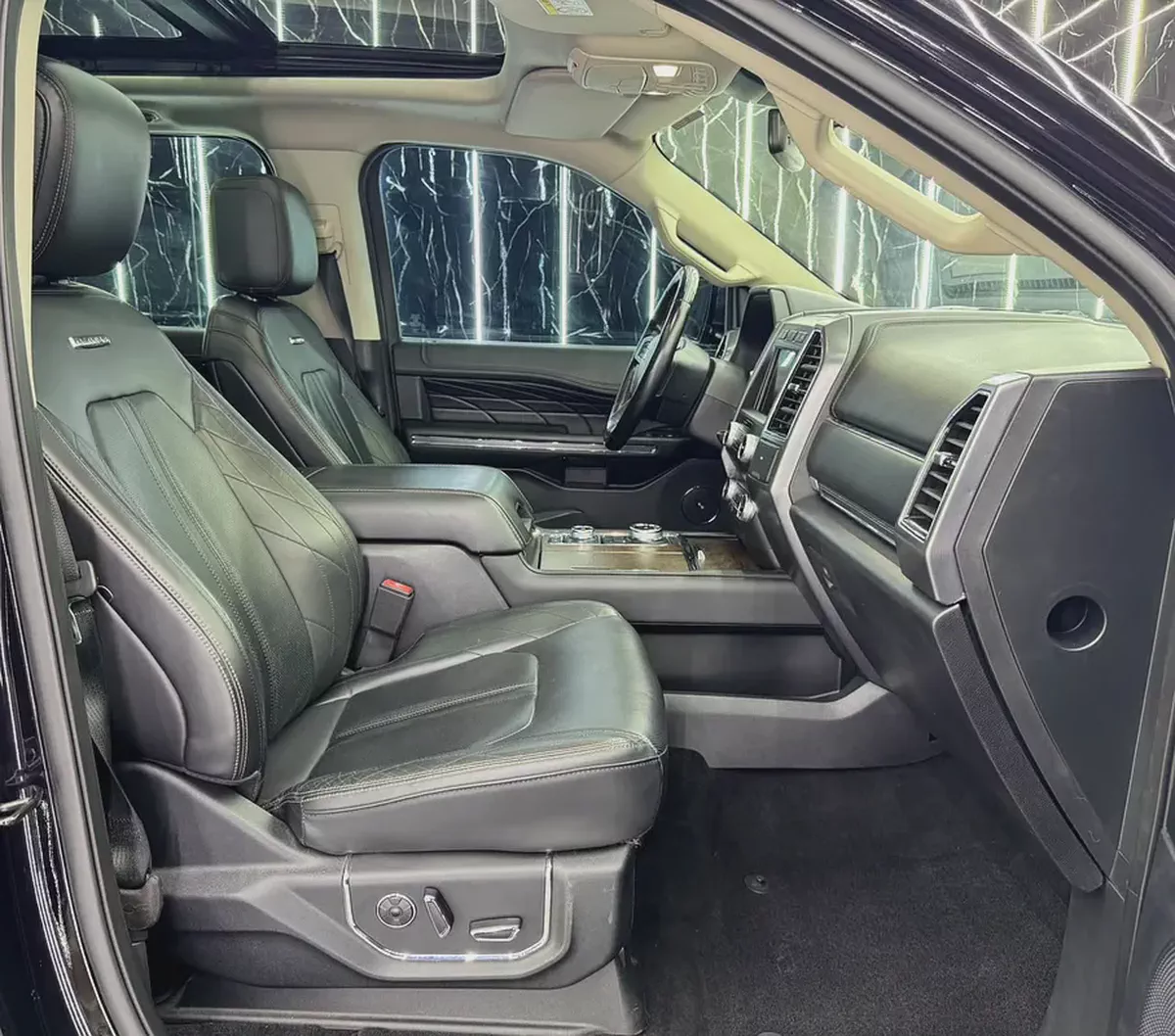 2019 Ford Expedition Platinum | GCC | 3.5 L V6 | 8 Seater Luxury SUV | Well maintained-10-10