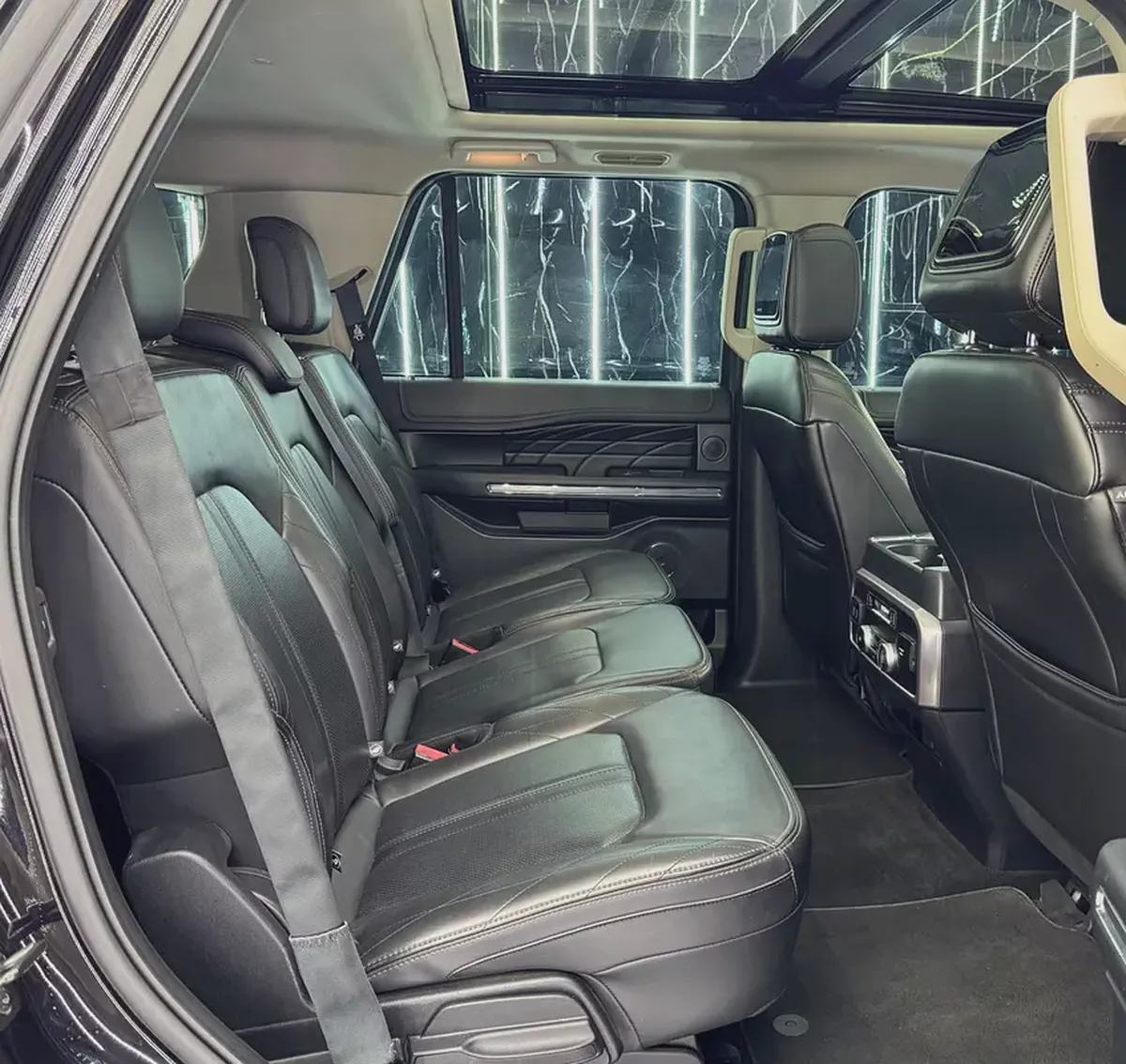 2019 Ford Expedition Platinum | GCC | 3.5 L V6 | 8 Seater Luxury SUV | Well maintained-17-17