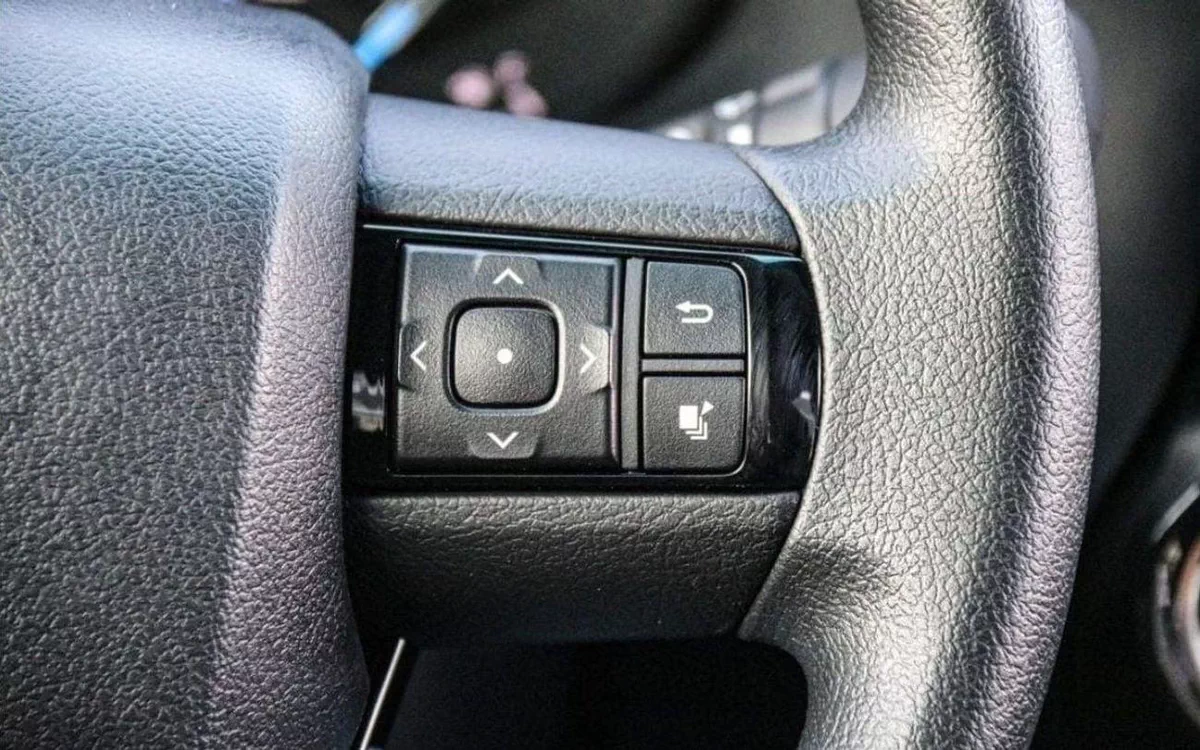 Toyota Hilux ADVENTURE TOYOTA HILUX ADVENTURE PETROL 4.0L-9-0