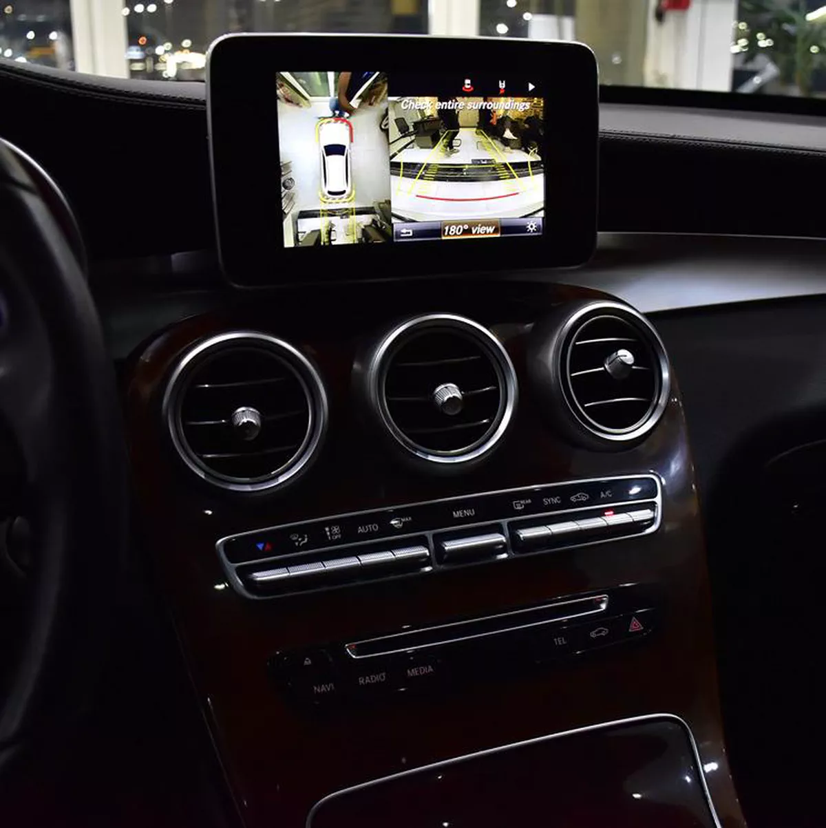 Mercedes Benz GLC250 4Matic ( 2017 Model ) in White Color GCC Specs-6-6