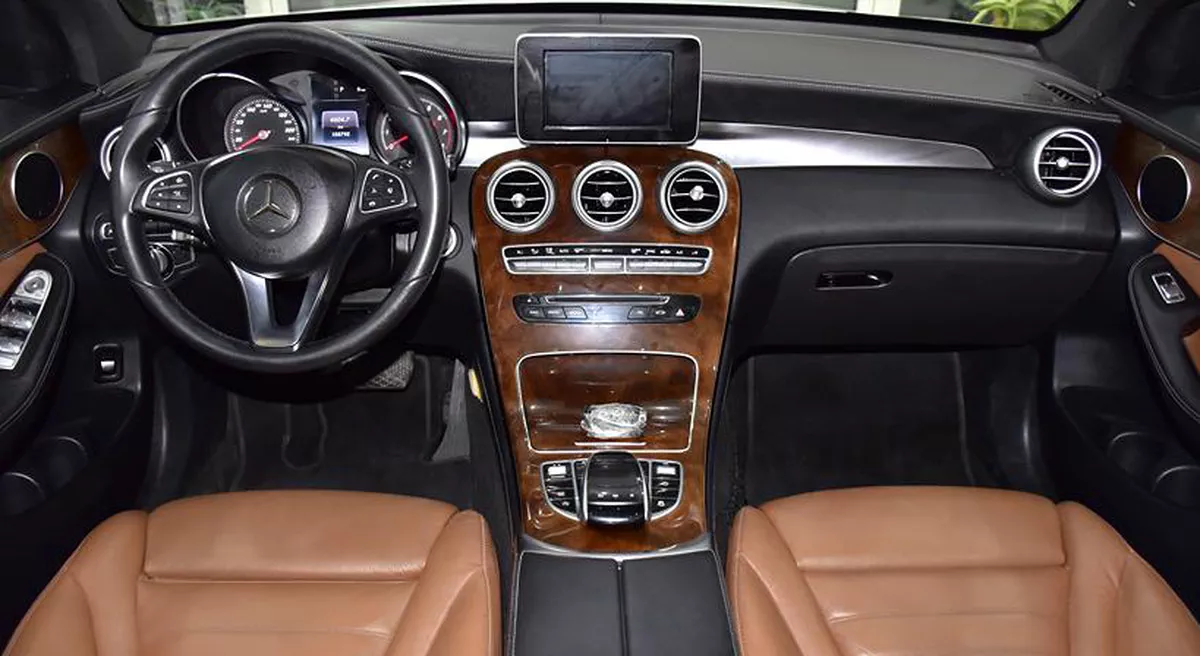 Mercedes Benz GLC250 4Matic ( 2017 Model ) in White Color GCC Specs-11-11