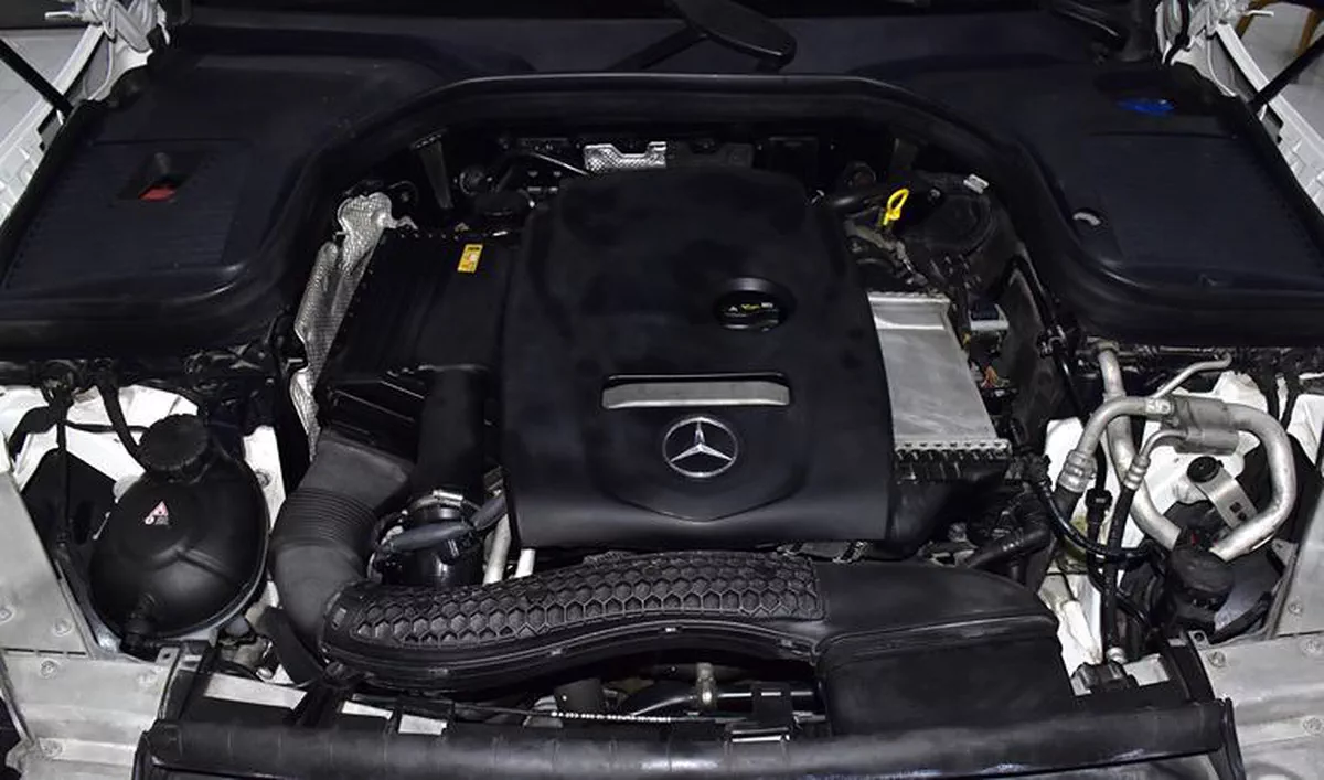 Mercedes Benz GLC250 4Matic ( 2017 Model ) in White Color GCC Specs-7-7