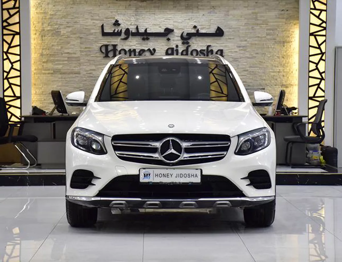 Mercedes Benz GLC250 4Matic ( 2017 Model ) in White Color GCC Specs