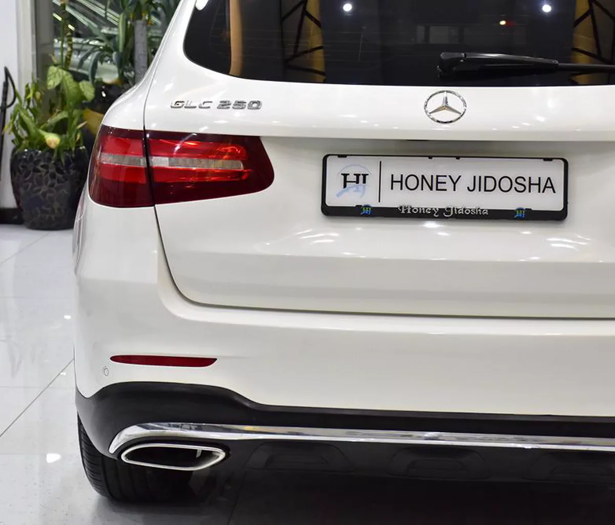 Mercedes Benz GLC250 4Matic ( 2017 Model ) in White Color GCC Specs-8-8