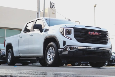 GMC Sierra SLE 2024 American Specs - Like New Condition-2