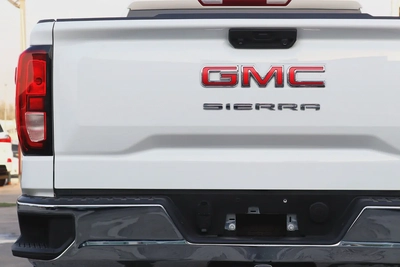 GMC Sierra SLE 2024 American Specs - Like New Condition-8