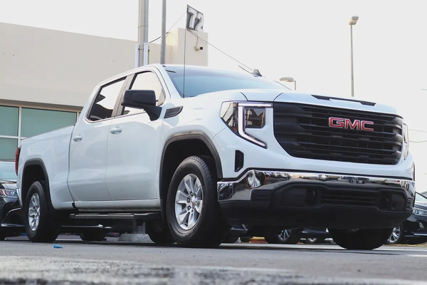 GMC Sierra SLE 2024 American Specs - Like New Condition
