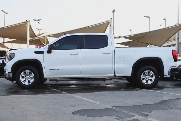 GMC Sierra SLE 2024 American Specs - Like New Condition