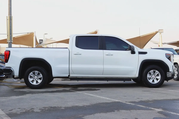 GMC Sierra SLE 2024 American Specs - Like New Condition