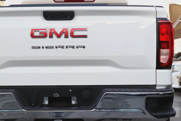 GMC Sierra SLE 2024 American Specs - Like New Condition