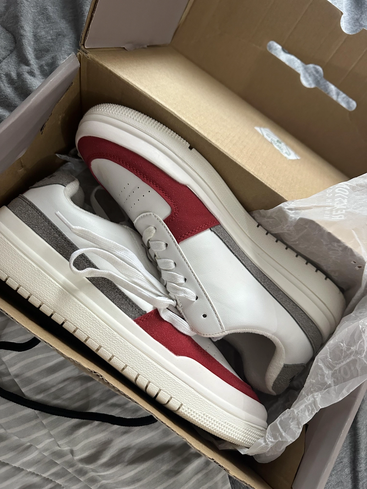 NEW Kenneth Cole Reaction Sneakers - Size 43-5-5