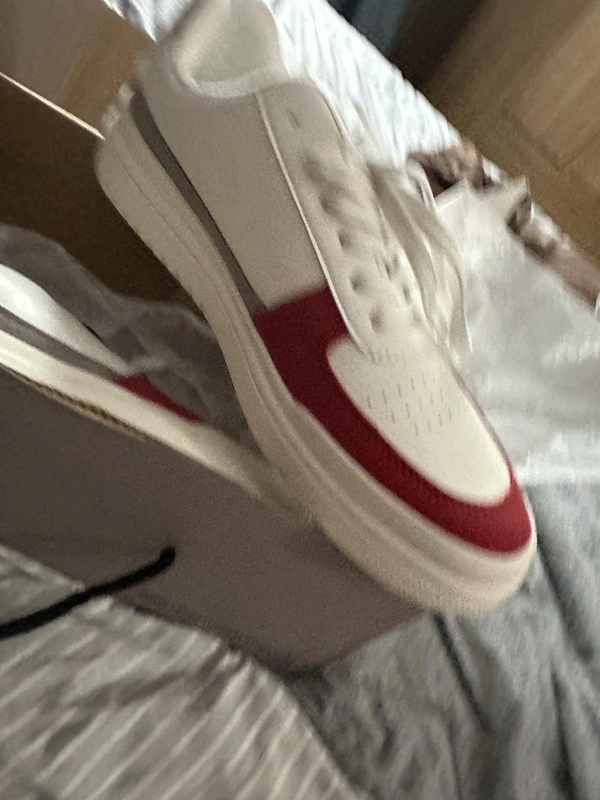 NEW Kenneth Cole Reaction Sneakers - Size 43