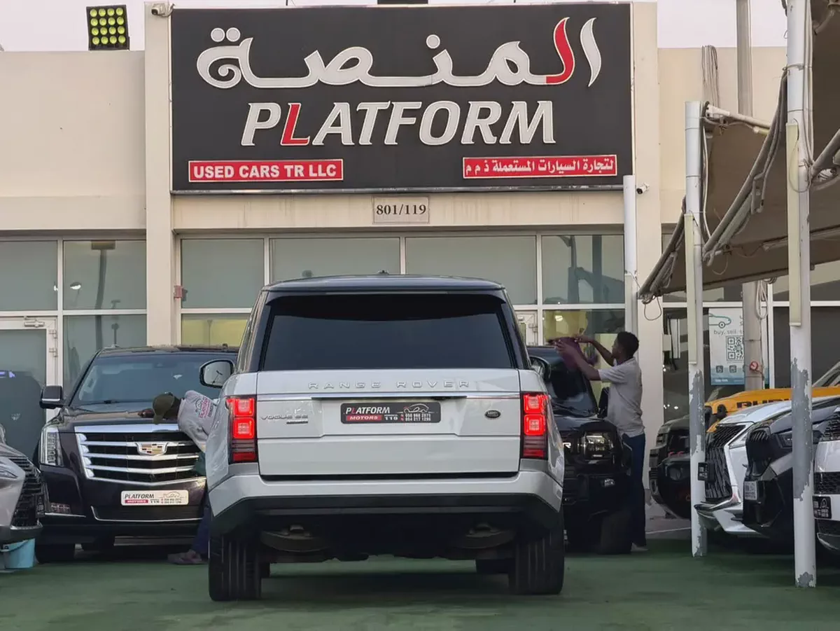 Land Rover Range Rover Vogue SE 2016 | GCC Specs-2-2