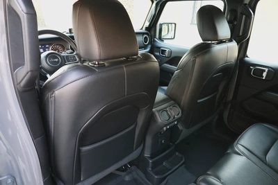 JEEP WRANGLER SAHARA UNLIMITED PLUS - GCC SPECS - UNDER WARRANTY / SERVICE CONTRACT - ACCIDENT FREE-14