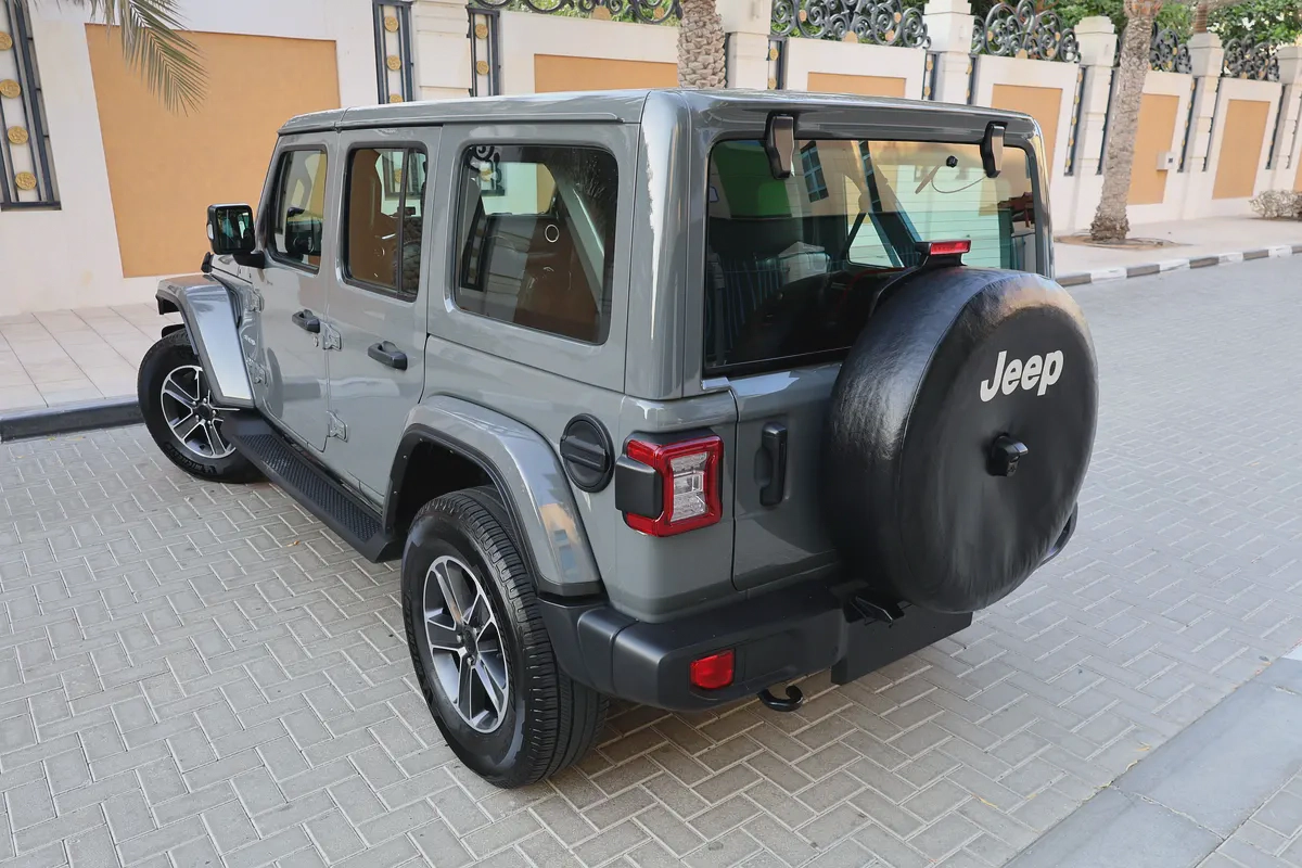 JEEP WRANGLER SAHARA UNLIMITED PLUS - GCC SPECS - UNDER WARRANTY / SERVICE CONTRACT - ACCIDENT FREE-2-2