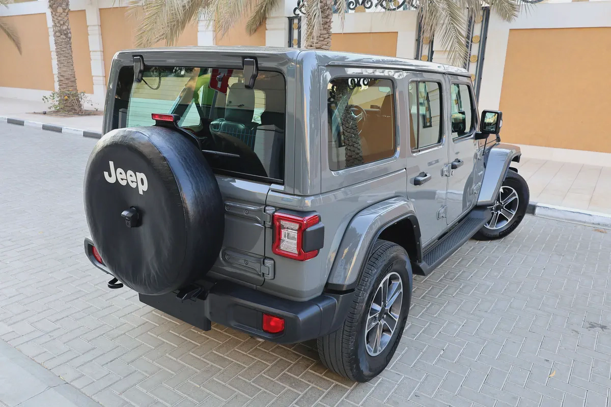 JEEP WRANGLER SAHARA UNLIMITED PLUS - GCC SPECS - UNDER WARRANTY / SERVICE CONTRACT - ACCIDENT FREE-3-3