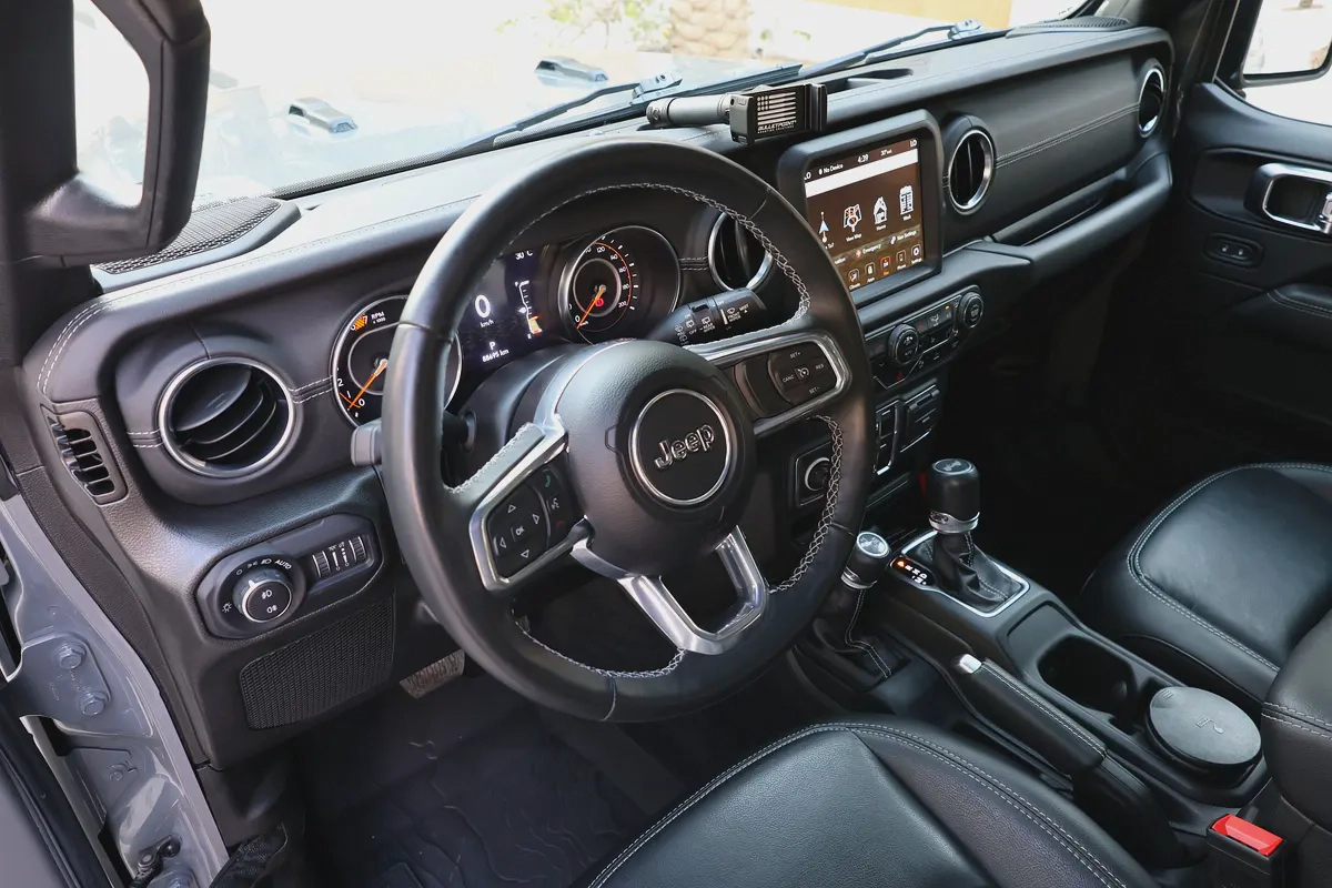JEEP WRANGLER SAHARA UNLIMITED PLUS - GCC SPECS - UNDER WARRANTY / SERVICE CONTRACT - ACCIDENT FREE-10-10