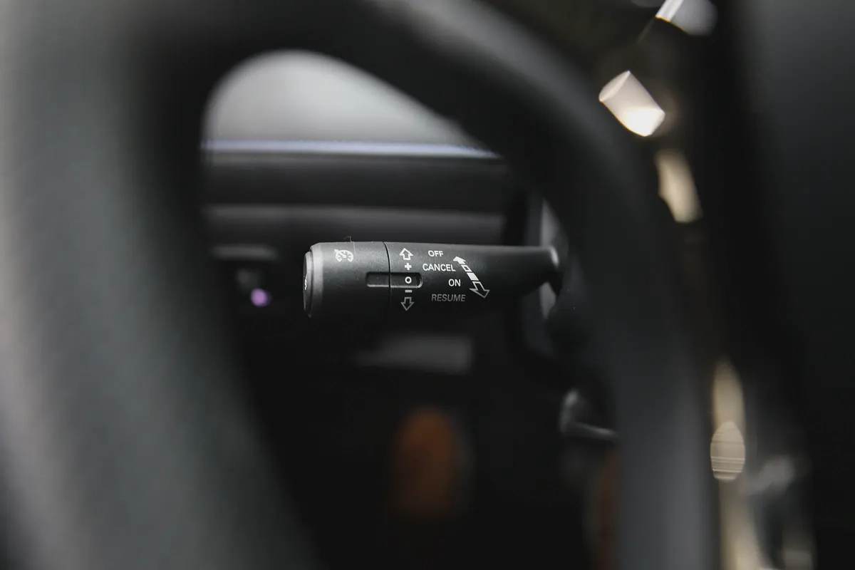 Roewe RX5-10-10