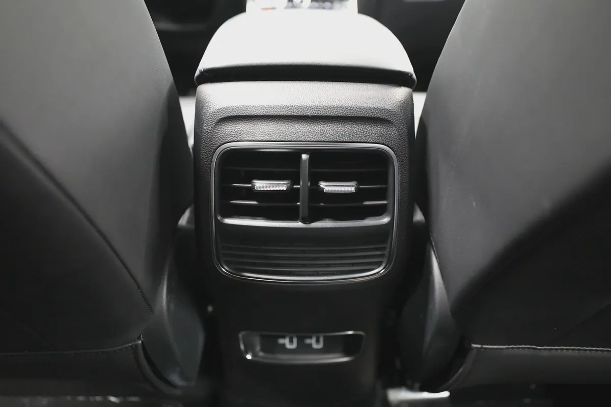 Roewe RX5-15-15