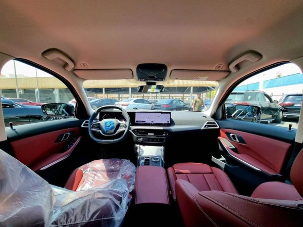 BMW 318i Warranty & Service 2025 GCC - AED 155,000