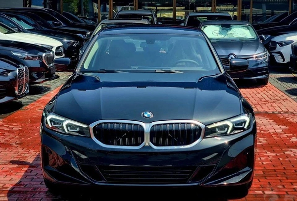 BMW 318i Warranty & Service 2025 GCC - AED 155,000