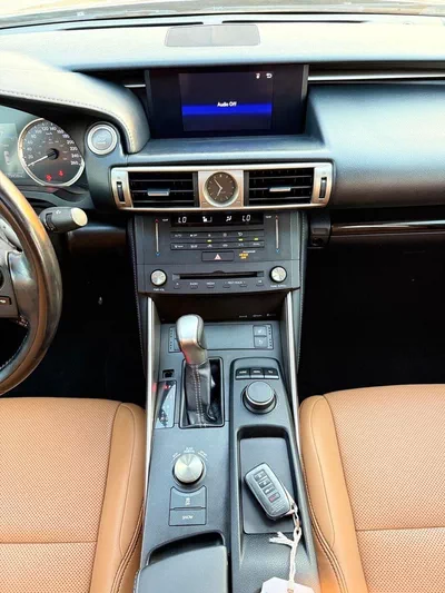 Lexus IS300 AWD (NON GCC) AWD-4