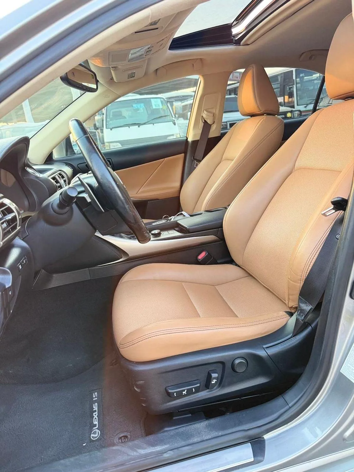 Lexus IS300 AWD (NON GCC) AWD-3-0