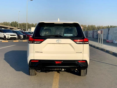 Toyota Innova SE+-5