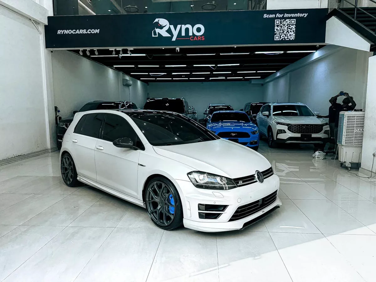 2016 Volkswagen Golf R-Line 2.0T V4 // EMI starting from 2,950 AED