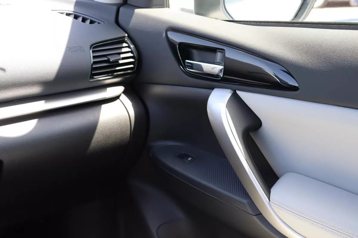 2026 Mitsubishi Eclipse Cross – White SUV with Black Interior-7-7